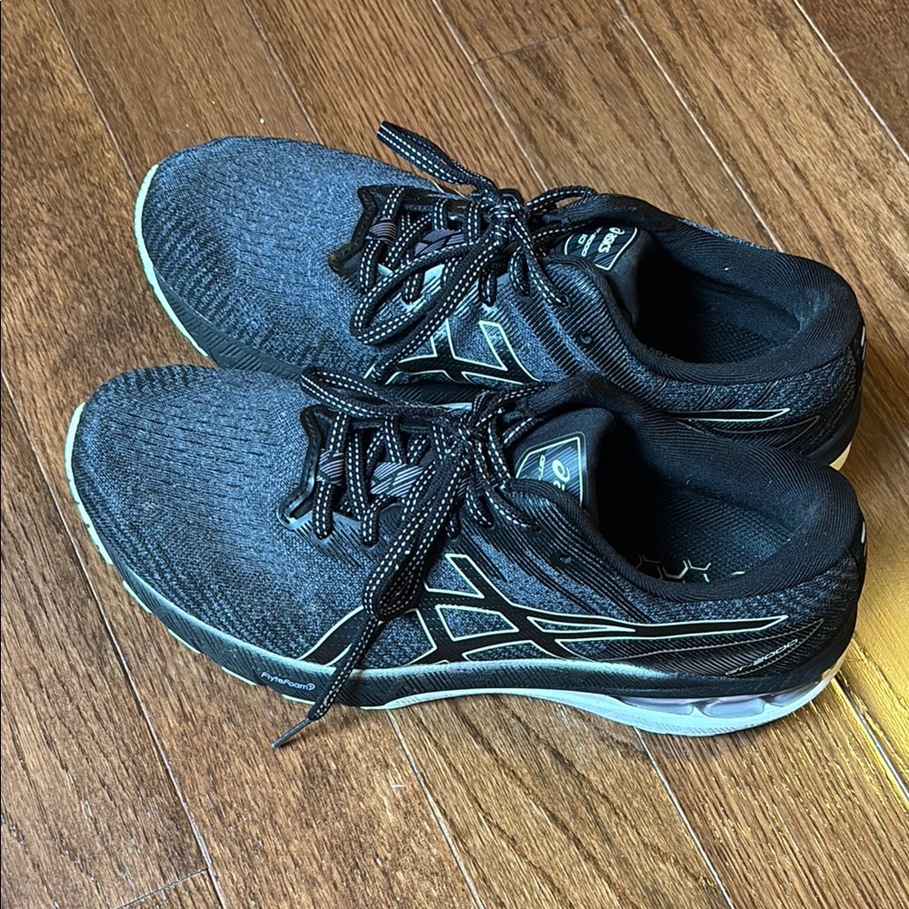 Asics GT-2000 10s women’s size 10B